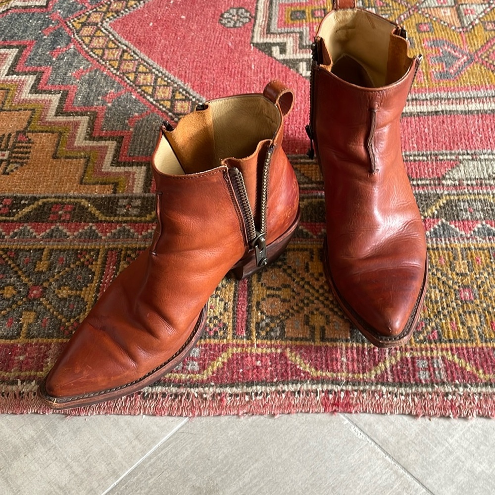 Frye brown leather double zipper Judith booties 8.5M